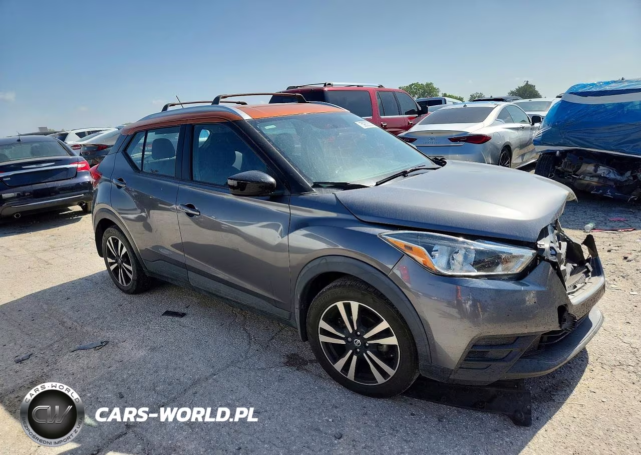 2019 Nissan Kicks Sv VIN:3N1CP5CUXKL568673 - 4