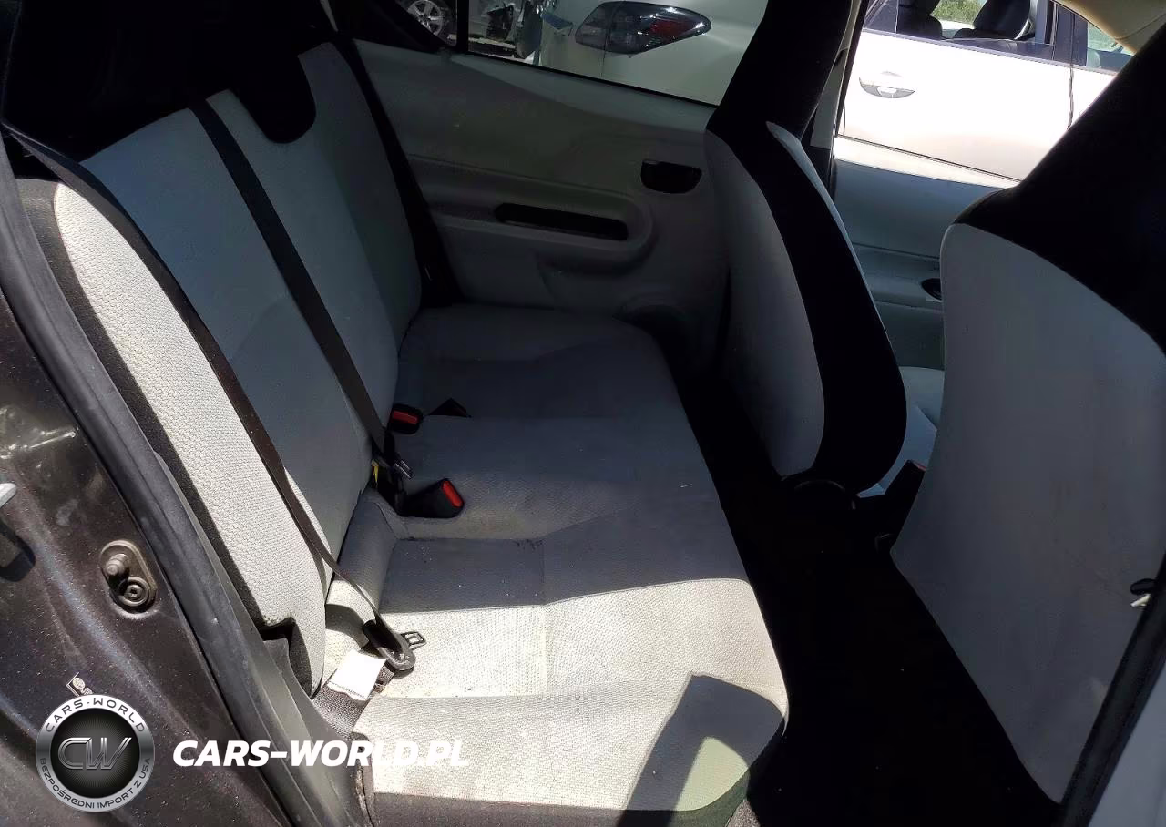 2013 Toyota Prius C One VIN:JTDKDTB38D1534501 - 10