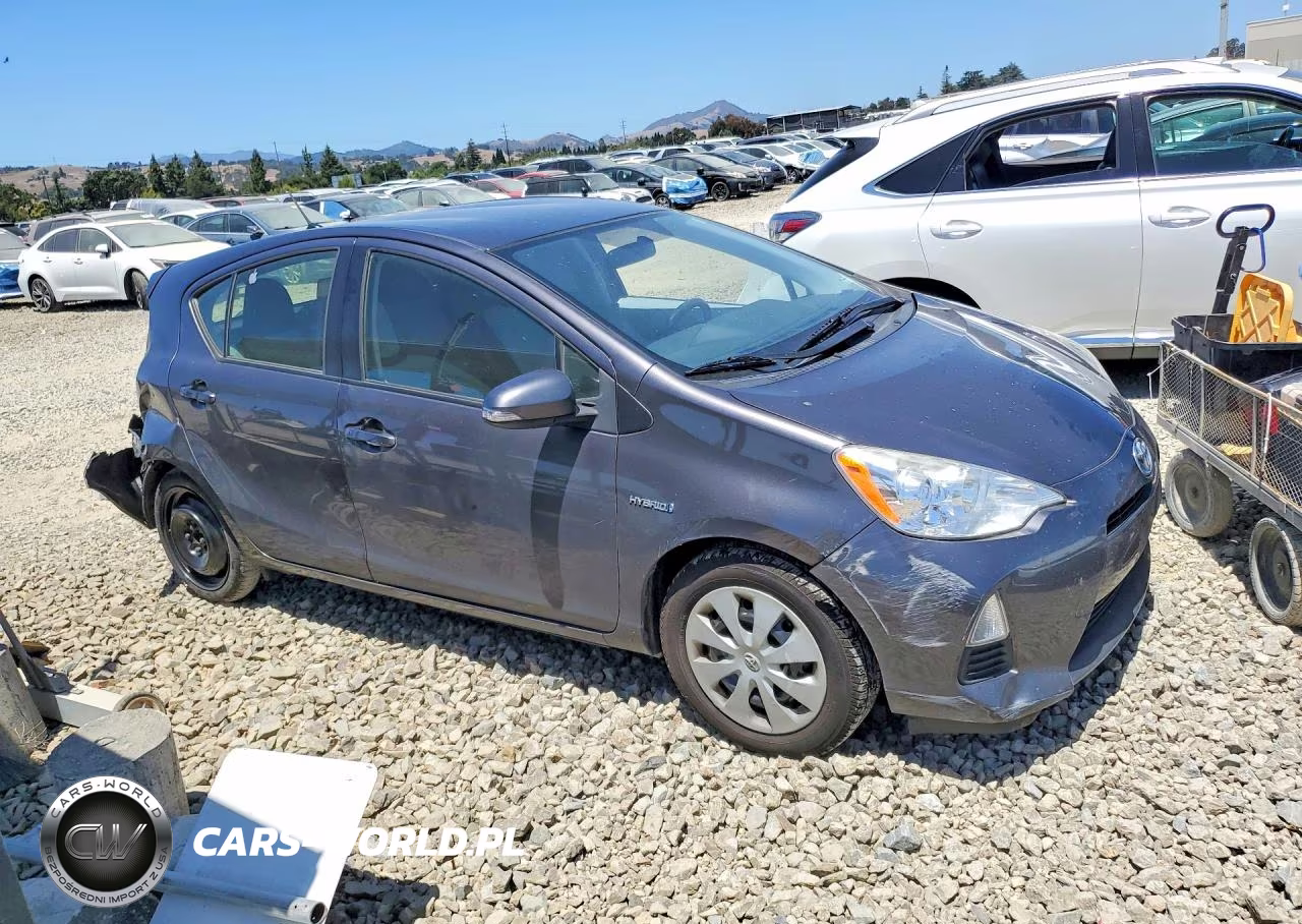 2013 Toyota Prius C One VIN:JTDKDTB38D1534501 - 4