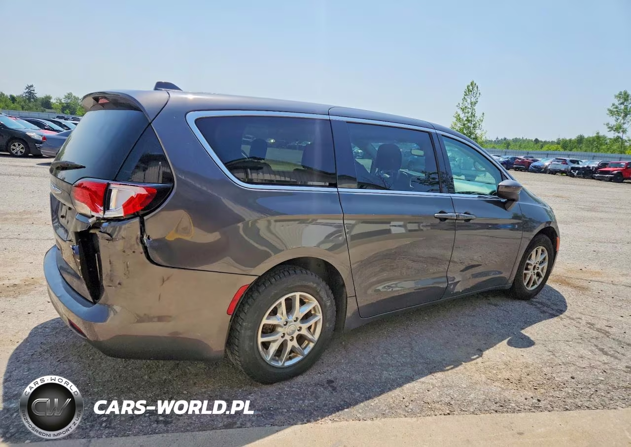 2017 Chrysler Pacifica Touring VIN:2C4RC1DG2HR552385 - 3