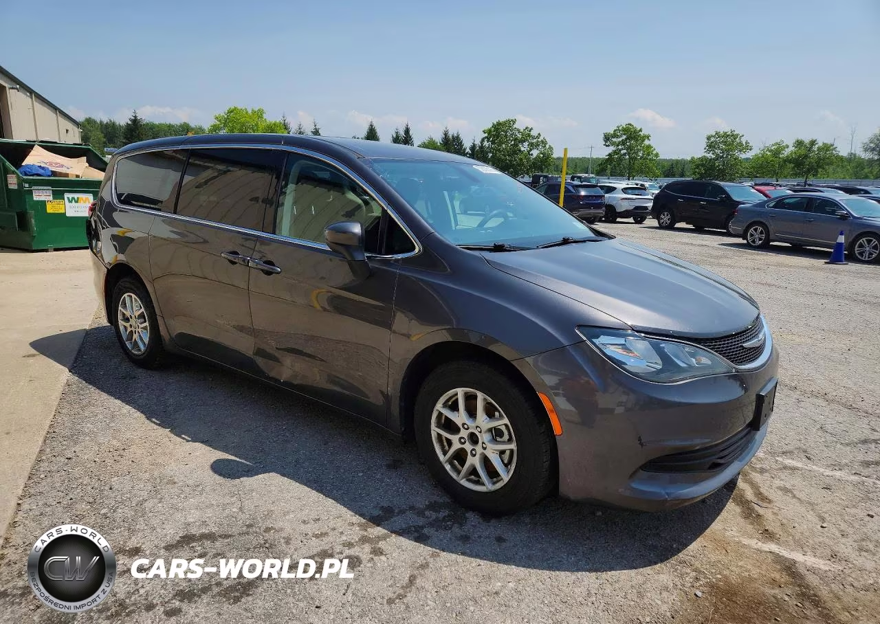 2017 Chrysler Pacifica Touring VIN:2C4RC1DG2HR552385 - 4