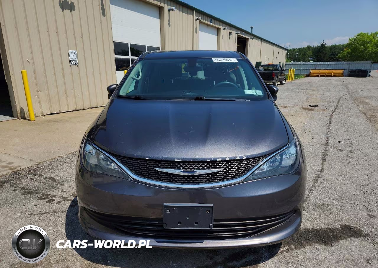 2017 Chrysler Pacifica Touring VIN:2C4RC1DG2HR552385 - 5
