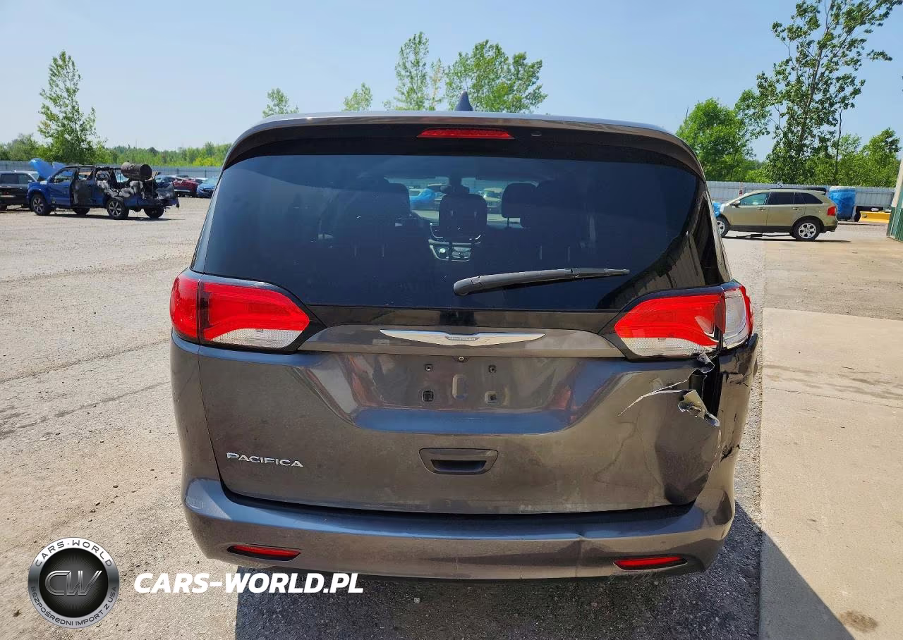 2017 Chrysler Pacifica Touring VIN:2C4RC1DG2HR552385 - 6