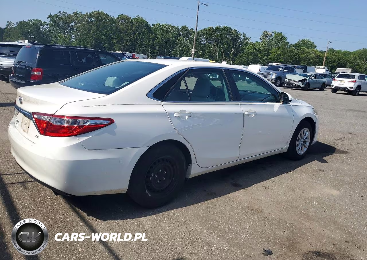 2015 Toyota Camry Le VIN:4T4BF1FK2FR487873 - 3