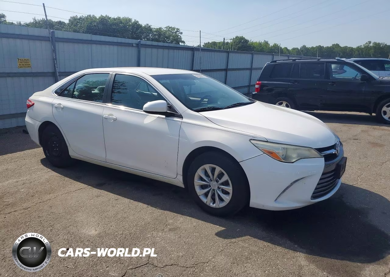 2015 Toyota Camry Le VIN:4T4BF1FK2FR487873 - 4