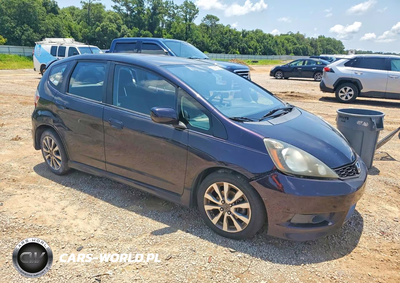 2013 Honda Fit Sport VIN:JHMGE8H5XDC055220 - 4