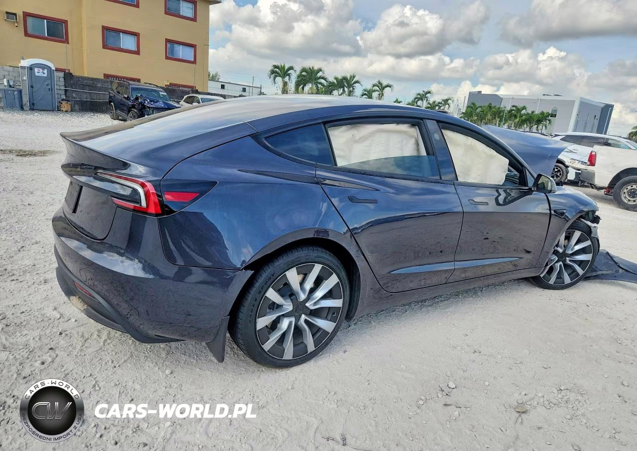 2025 Tesla Model 3 VIN:5YJ3E1EA3SF903916 - 3