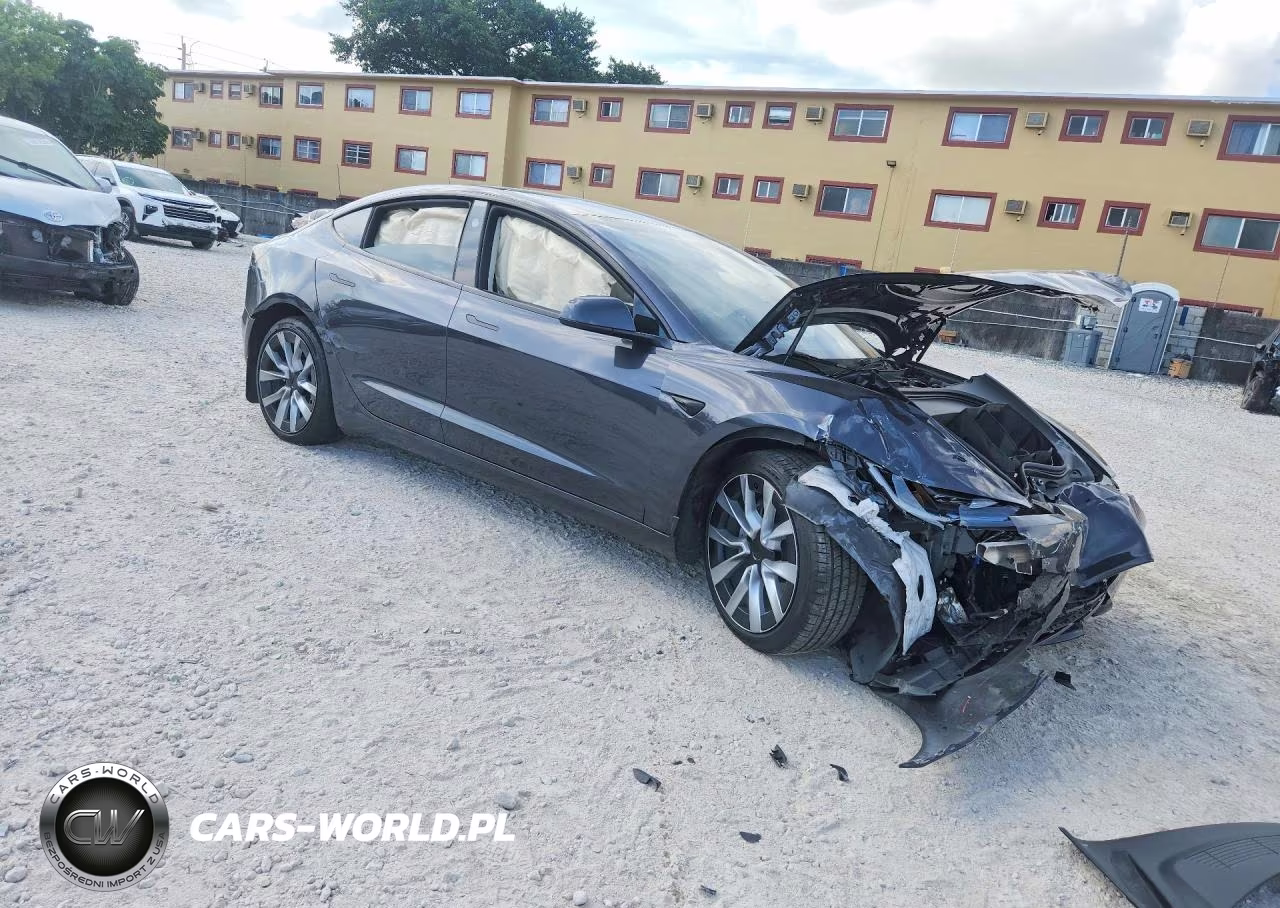 2025 Tesla Model 3 VIN:5YJ3E1EA3SF903916 - 4