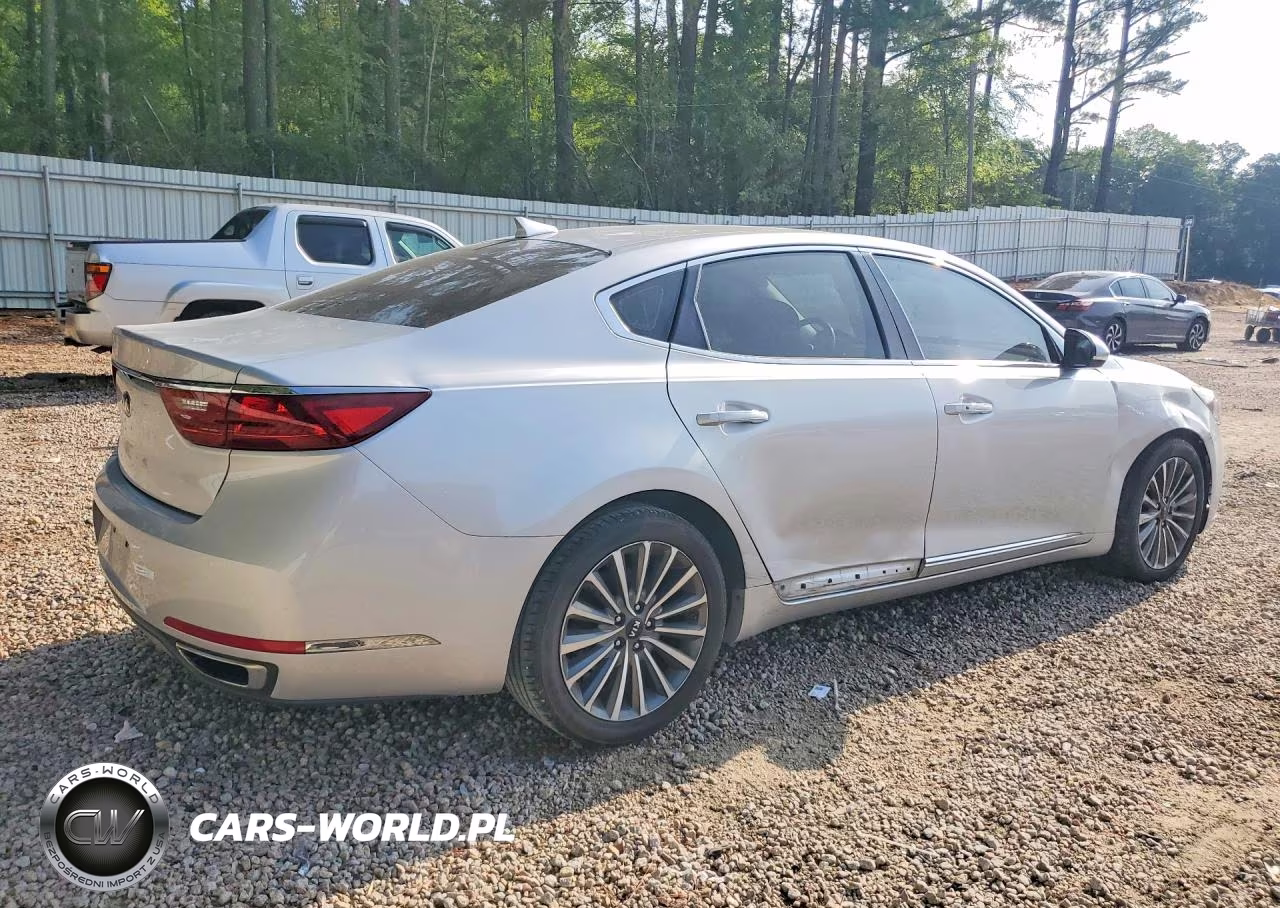 2018 Kia Cadenza Premium VIN:KNALB4J16J5123759 - 3