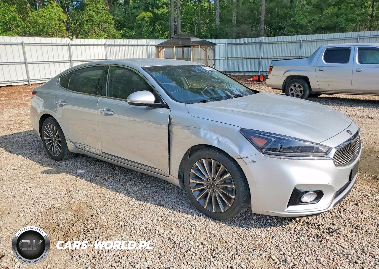 2018 Kia Cadenza Premium VIN:KNALB4J16J5123759 - 4