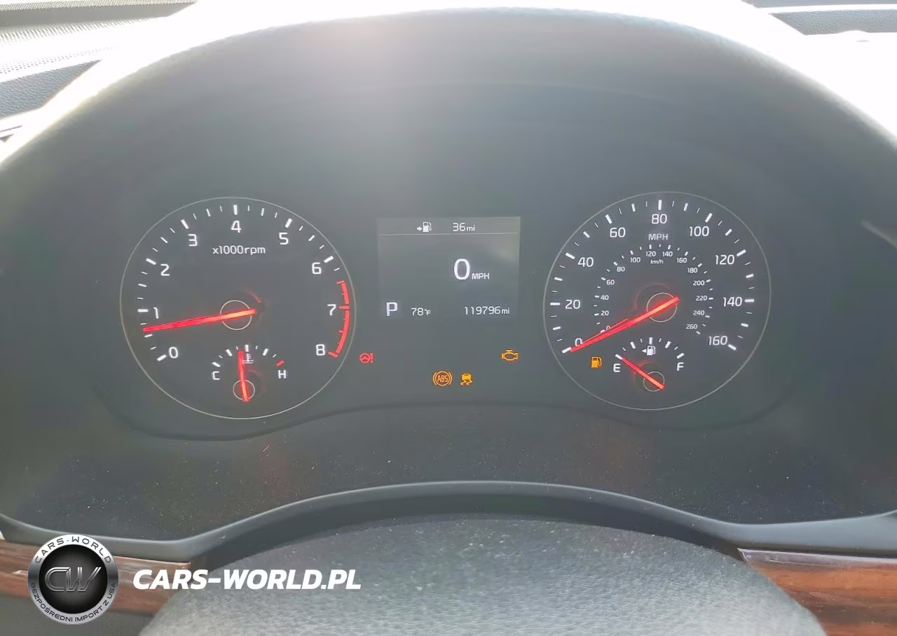 2018 Kia Cadenza Premium VIN:KNALB4J16J5123759 - 9