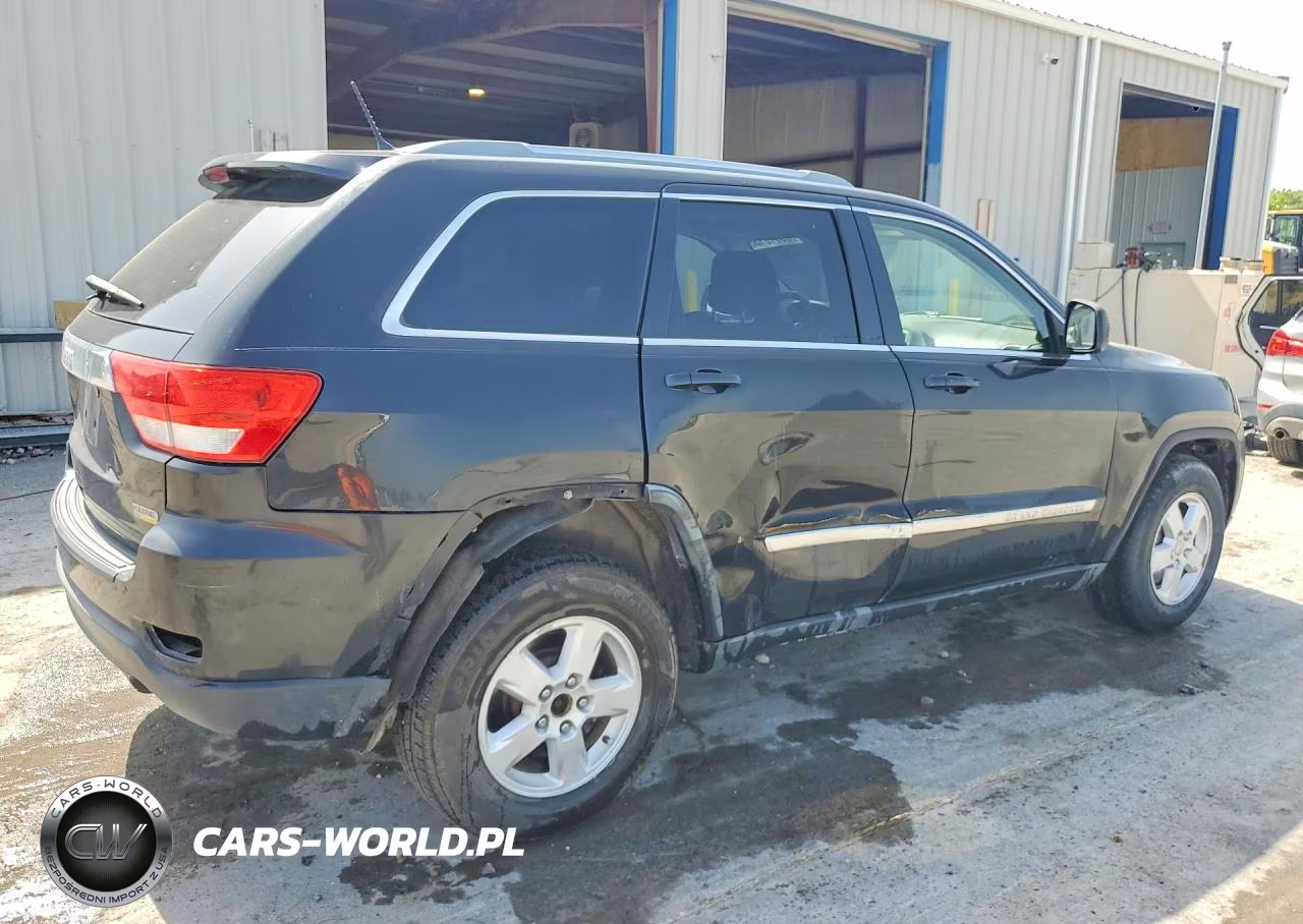 2011 Jeep Grand Cherokee Laredo VIN:1J4RR4GG1BC585402 - 3