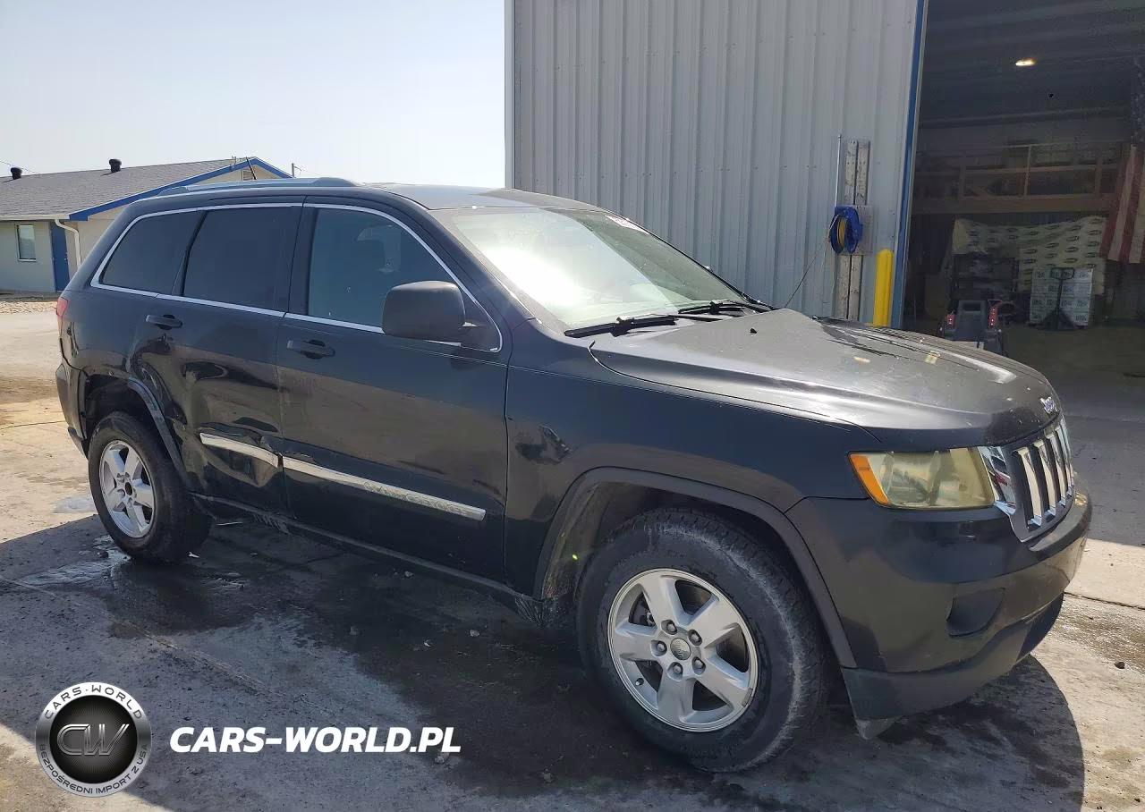 2011 Jeep Grand Cherokee Laredo VIN:1J4RR4GG1BC585402 - 4