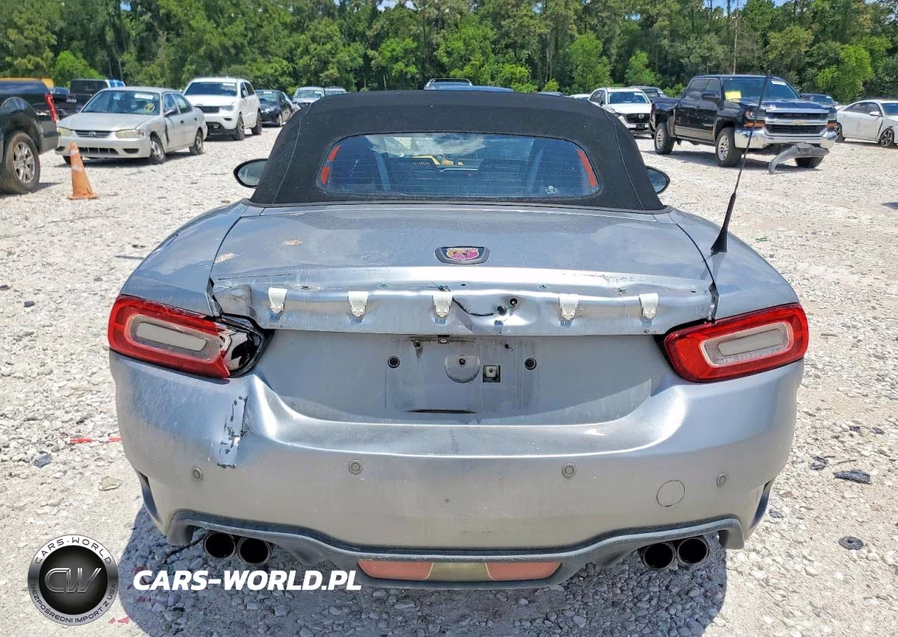 2017 Fiat 124 Spider Classica-Lusso-Abarth VIN:JC1NFAEKXH0114021 - 10