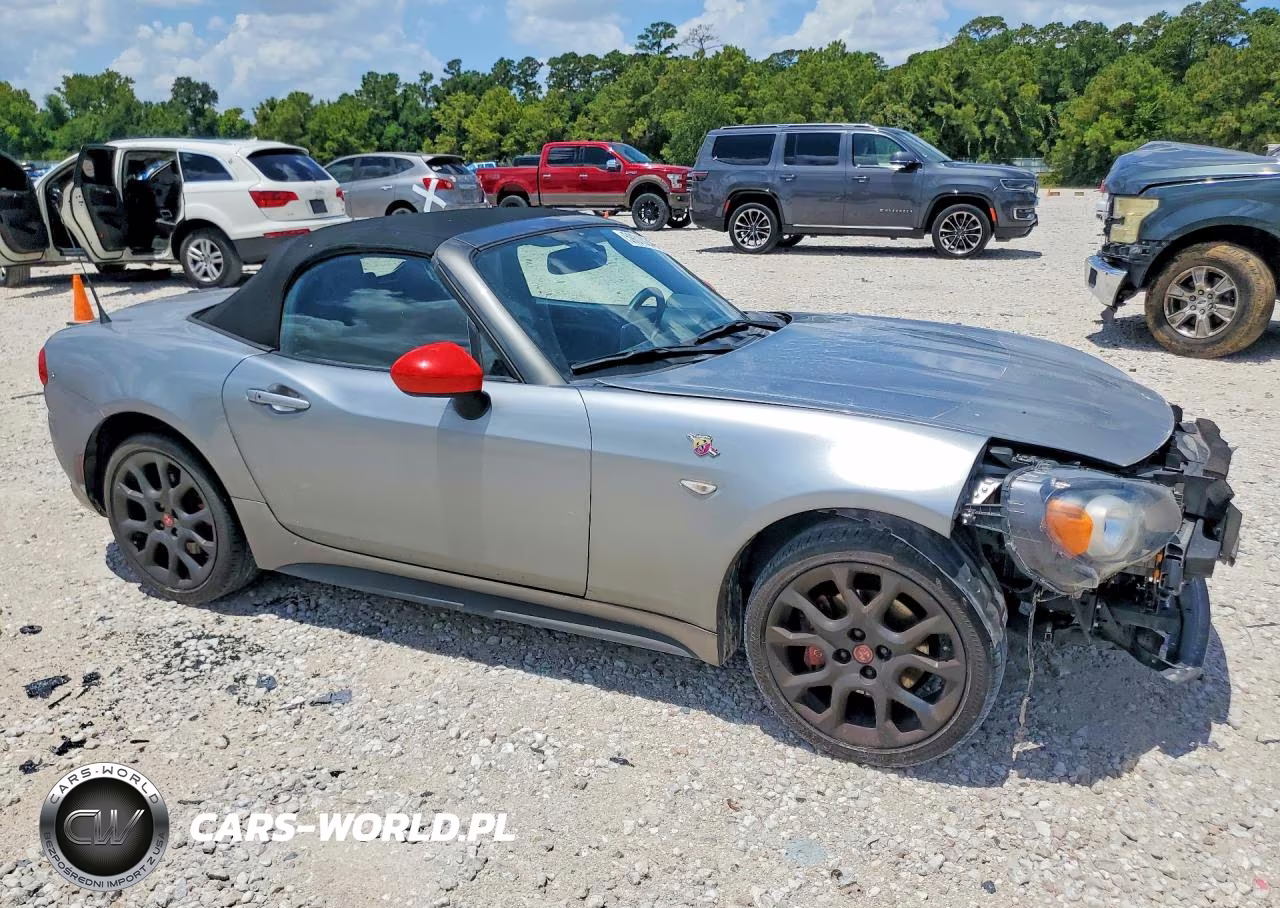 2017 Fiat 124 Spider Classica-Lusso-Abarth VIN:JC1NFAEKXH0114021 - 4
