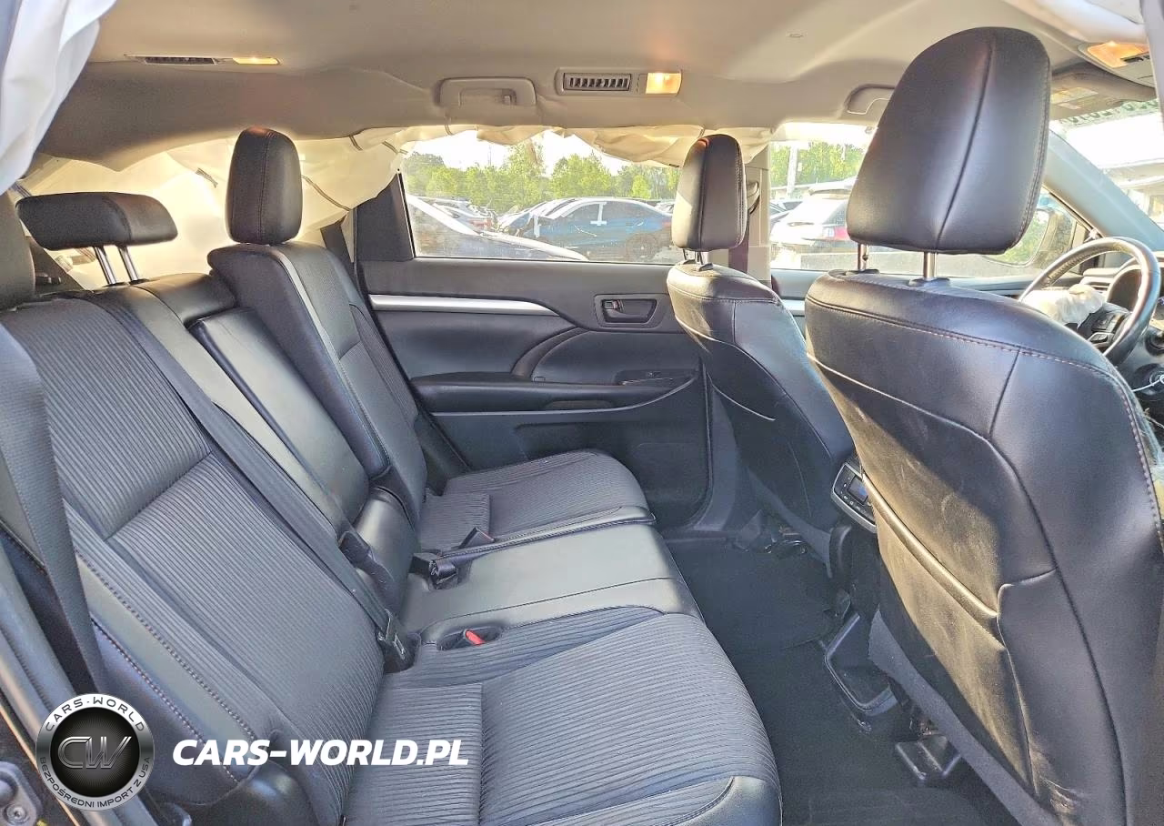 2019 Toyota Highlander Le Plus VIN:5TDBZRFH6KS702260 - 11