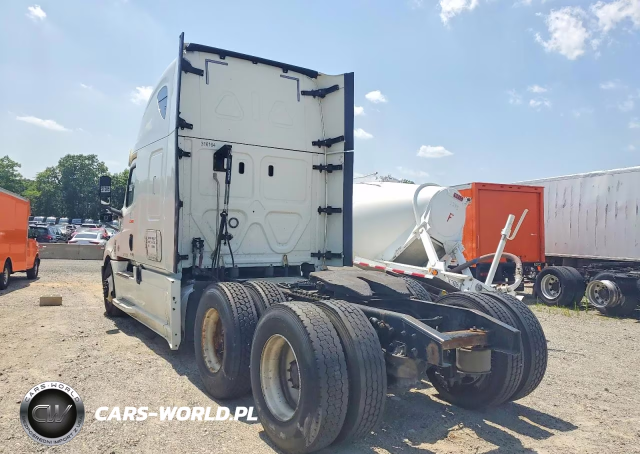 2018 Freightliner Cascadia 126 Semi Truck VIN:3AKJHHDR6JSJR1263 - 3