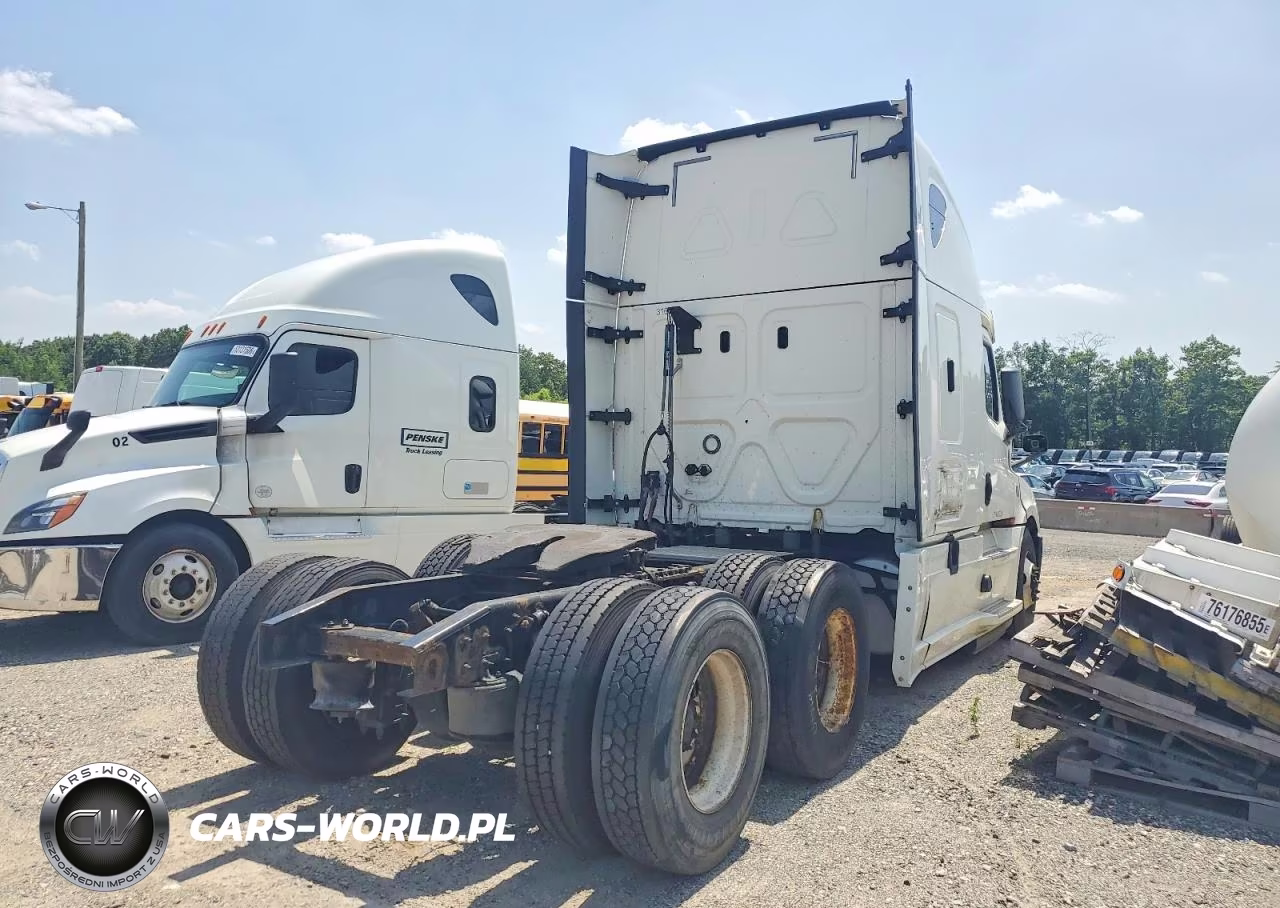 2018 Freightliner Cascadia 126 Semi Truck VIN:3AKJHHDR6JSJR1263 - 4
