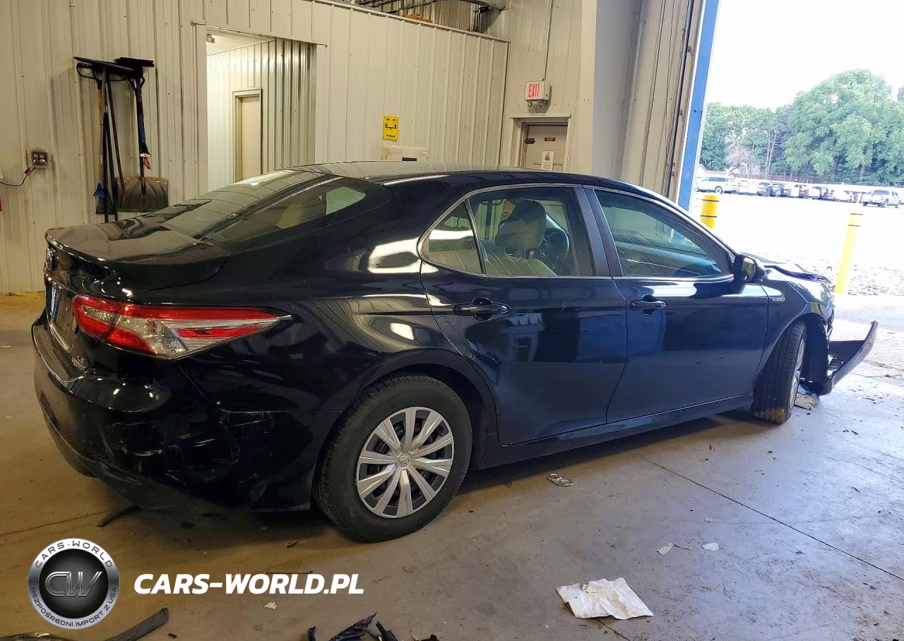 2018 Toyota Camry Le VIN:4T1B31HK6JU001994 - 3