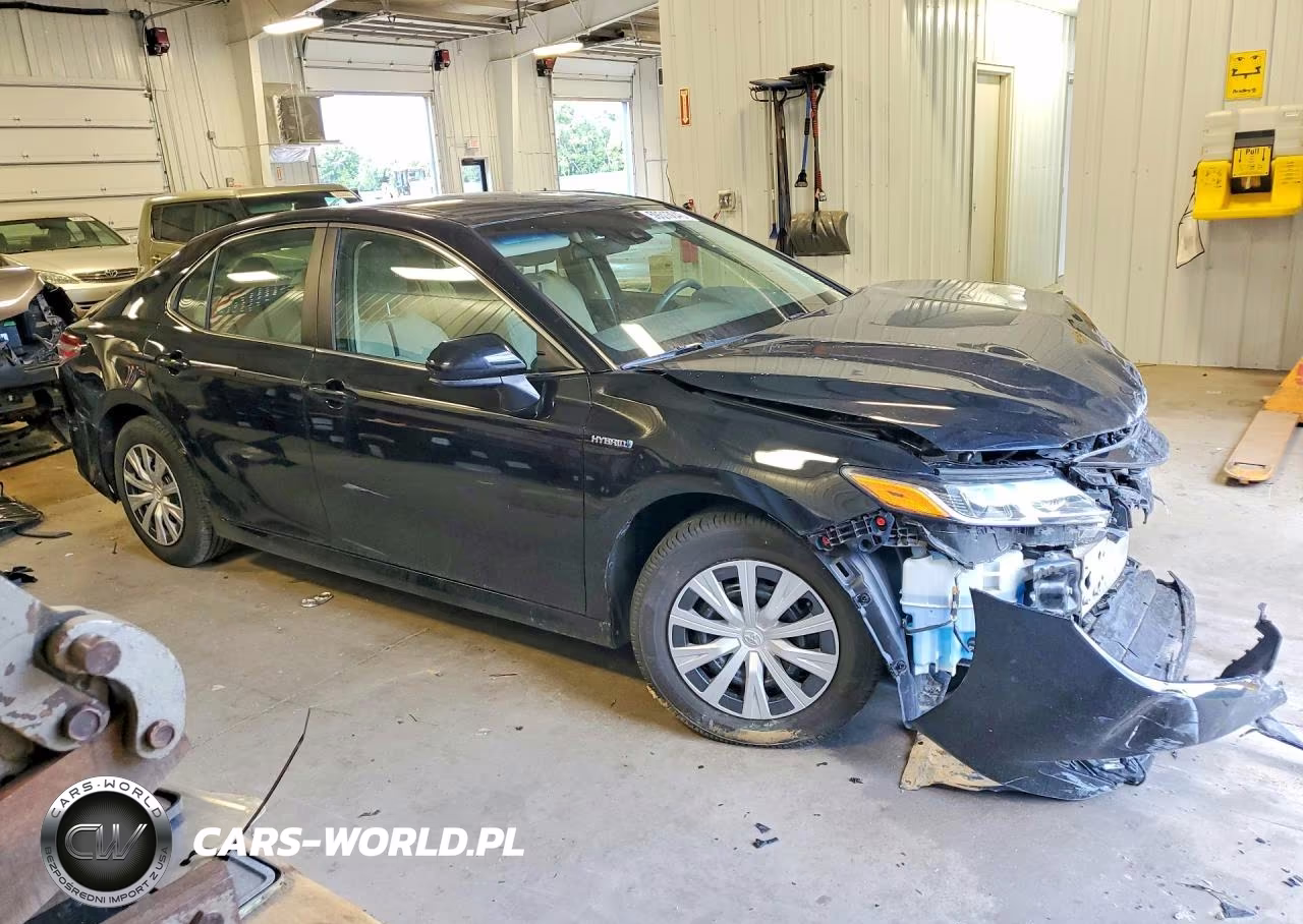 2018 Toyota Camry Le VIN:4T1B31HK6JU001994 - 4