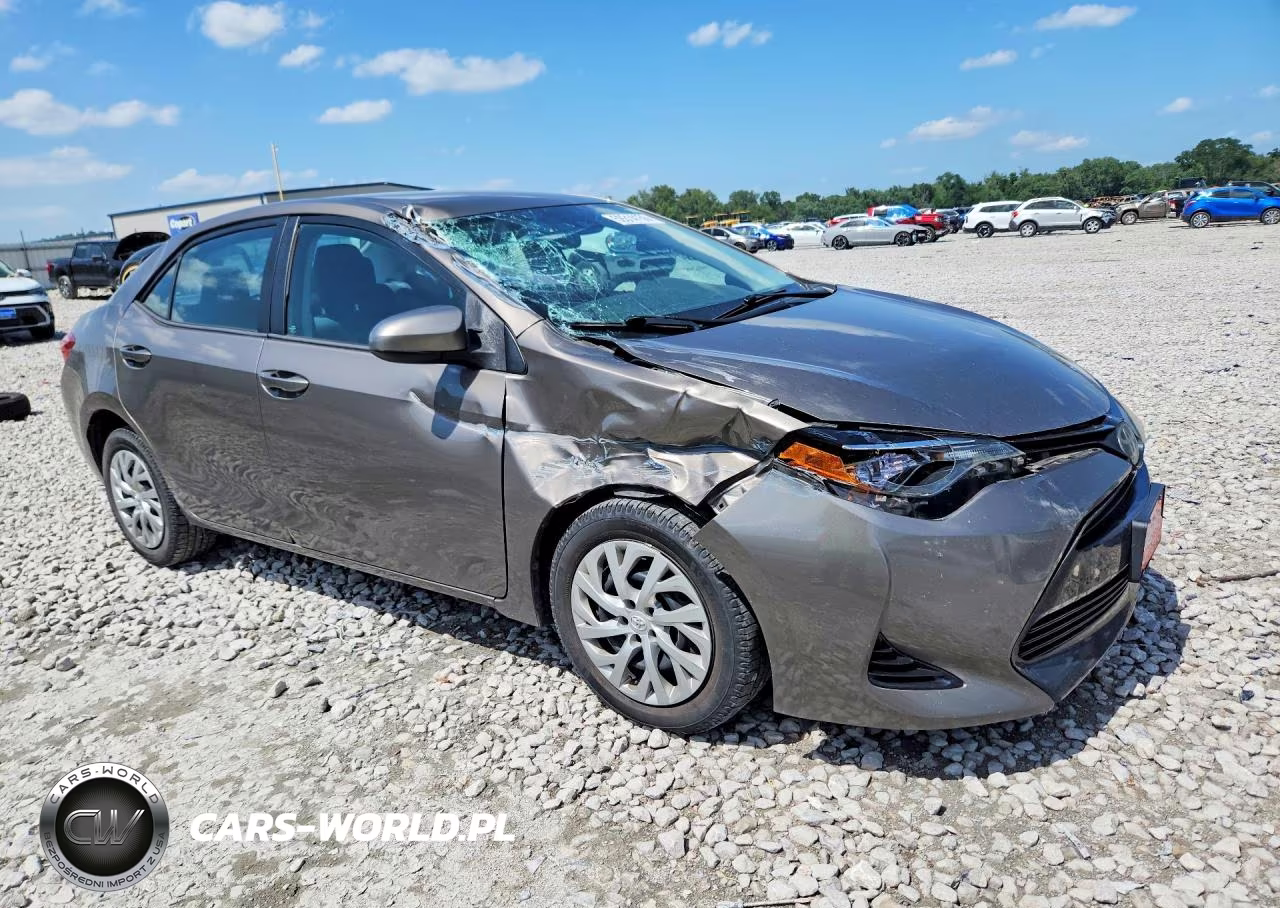 2017 Toyota Corolla Le VIN:2T1BURHEXHC858904 - 4