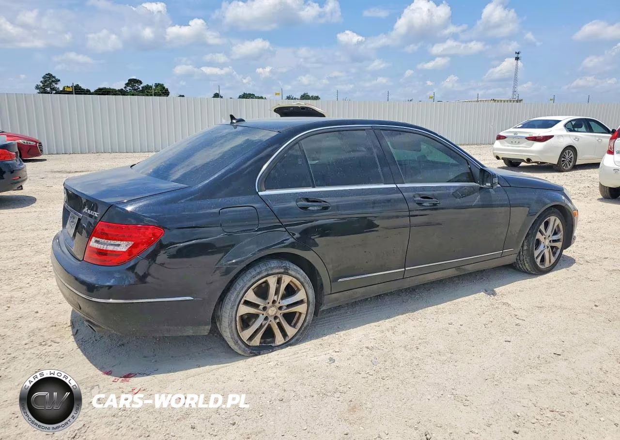 MERCEDES-BENZ C 300 VIN:WDDGF8BBXCR200027 - 3