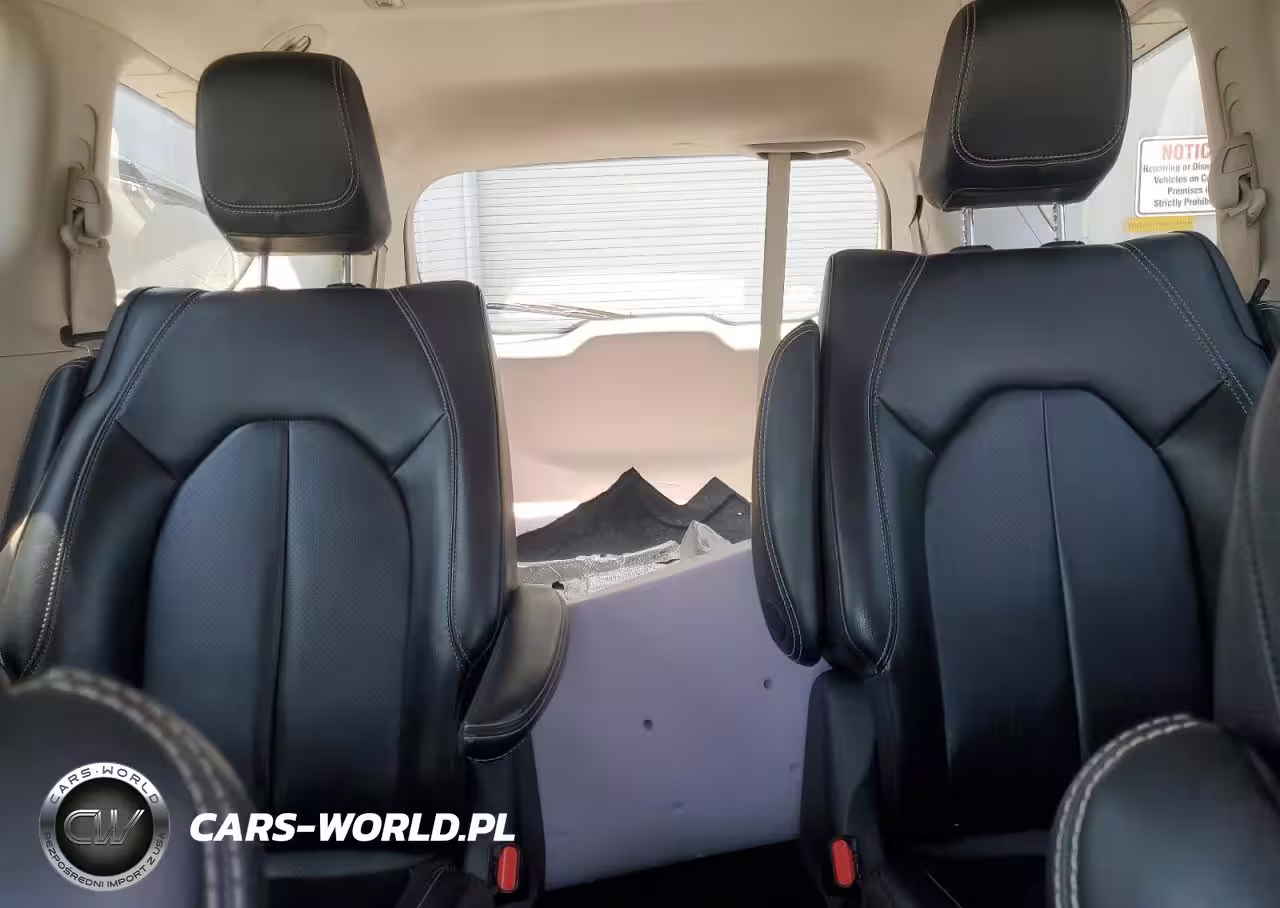 2022 Chrysler Pacifica Hybrid Touring L VIN:2C4RC1L73NR167110 - 10