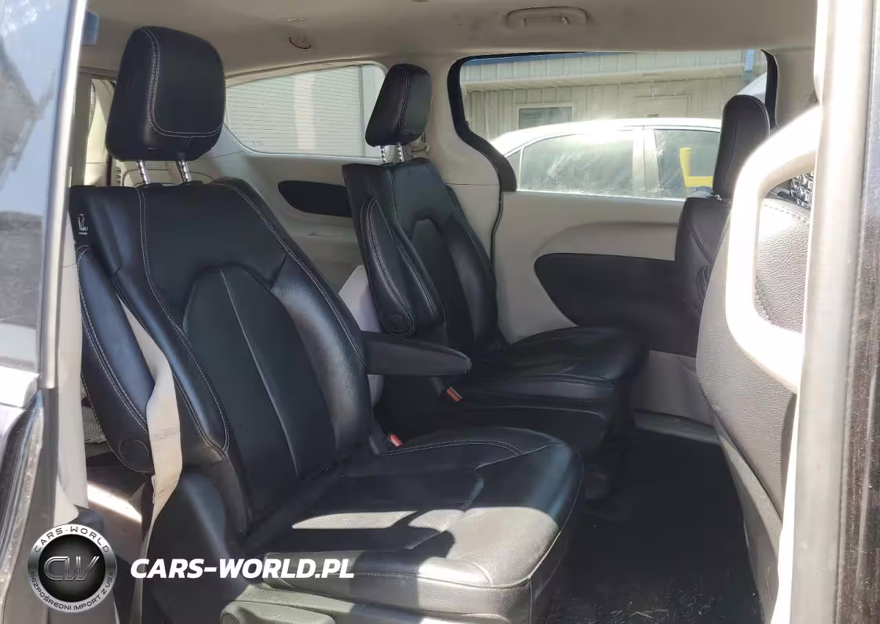 2022 Chrysler Pacifica Hybrid Touring L VIN:2C4RC1L73NR167110 - 11