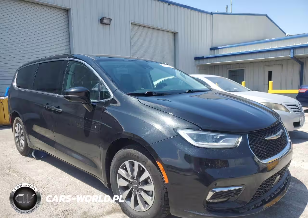 2022 Chrysler Pacifica Hybrid Touring L VIN:2C4RC1L73NR167110 - 4