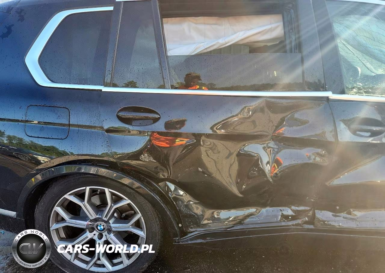 2023 BMW X7 xDrive40I VIN:5UX23EM02P9R10714 - 11