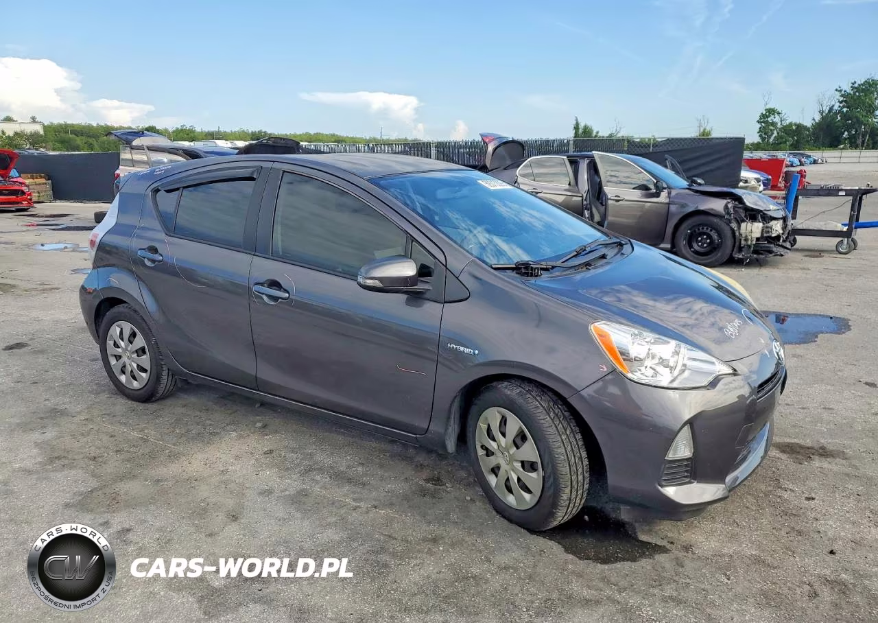 2014 Toyota Prius C Two VIN:JTDKDTB34E1560496 - 4