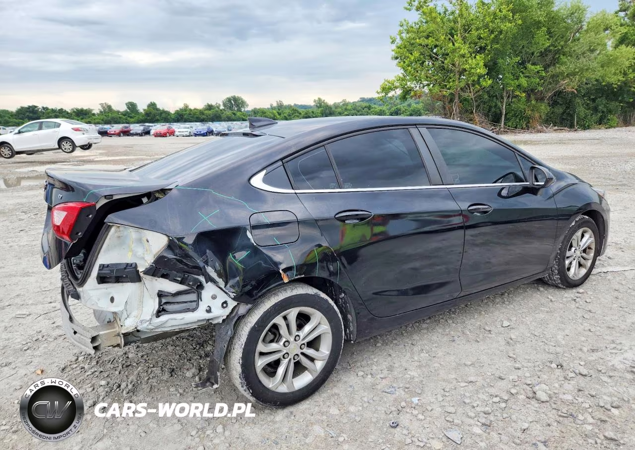 2019 Chevrolet Cruze Lt VIN:1G1BE5SM0K7146537 - 3