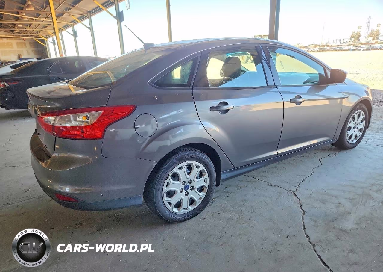 2012 Ford Focus Se VIN:1FAHP3F2XCL257541 - 3