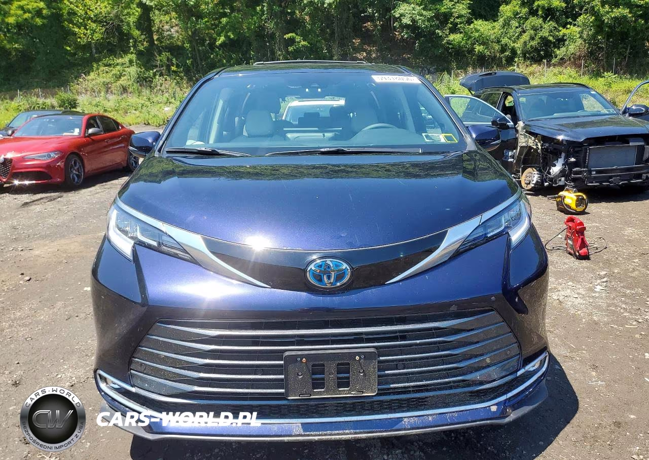 2025 Toyota Sienna Limited 7-Passenger VIN:5TDZSKFC1SS184668 - 5