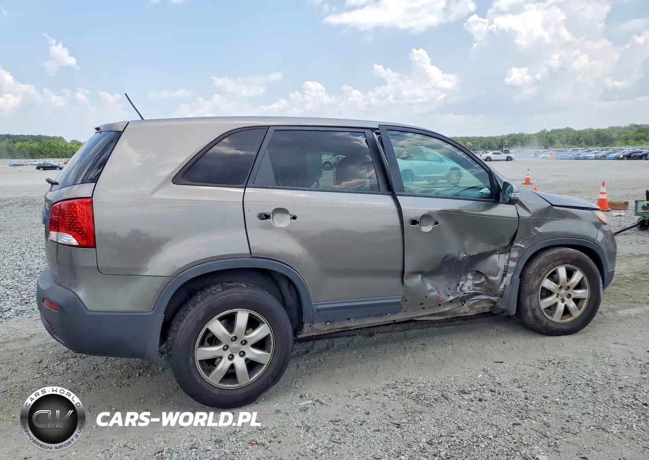 2013 Kia Sorento Lx VIN:5XYKT3A65DG363737 - 3