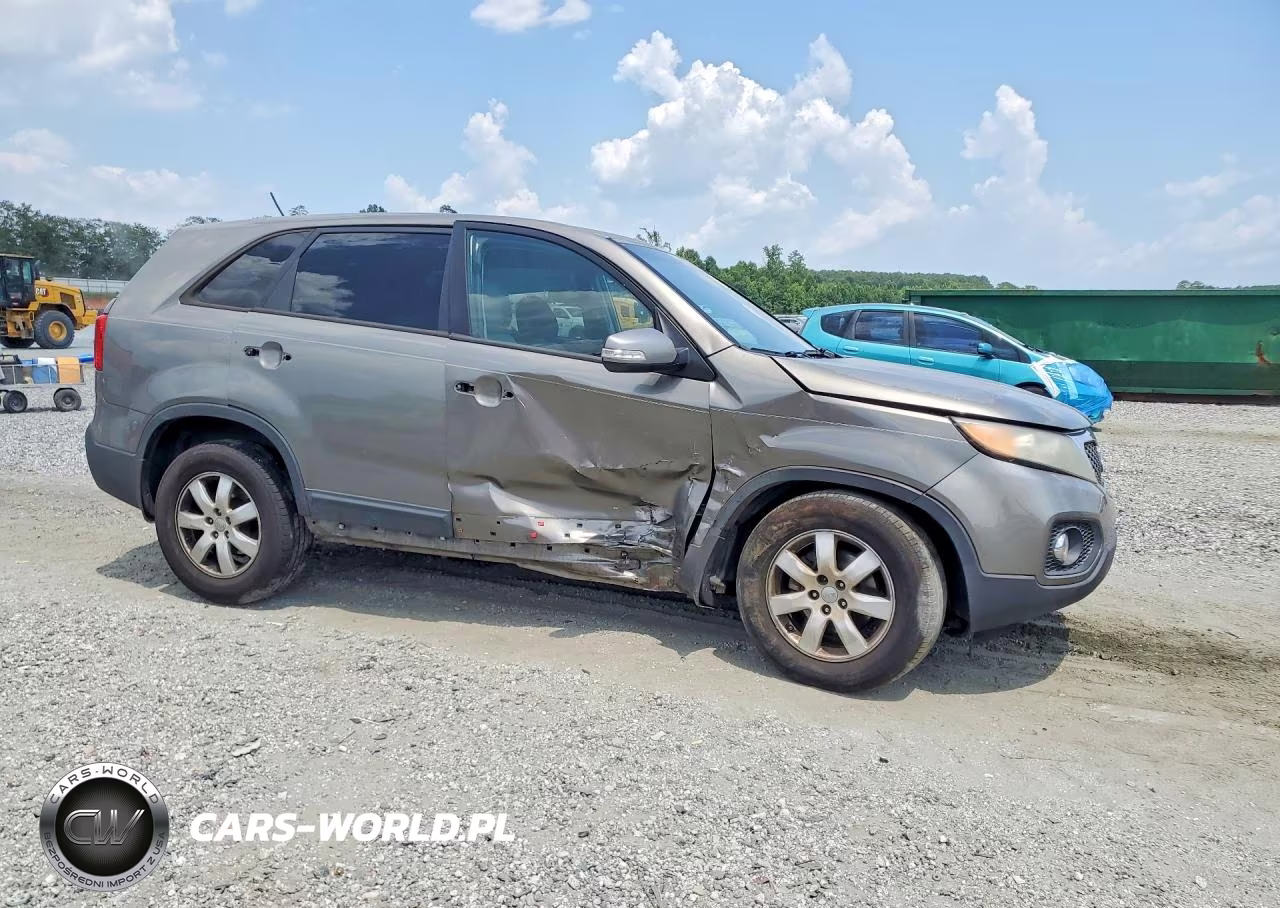 2013 Kia Sorento Lx VIN:5XYKT3A65DG363737 - 4