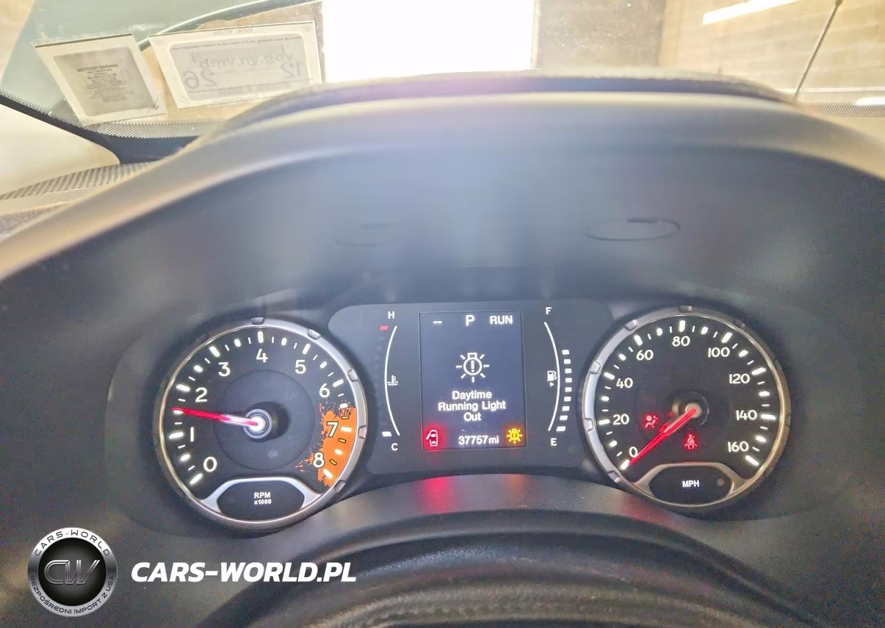 2017 Jeep Renegade Latitude VIN:ZACCJBBBXHPF94655 - 9
