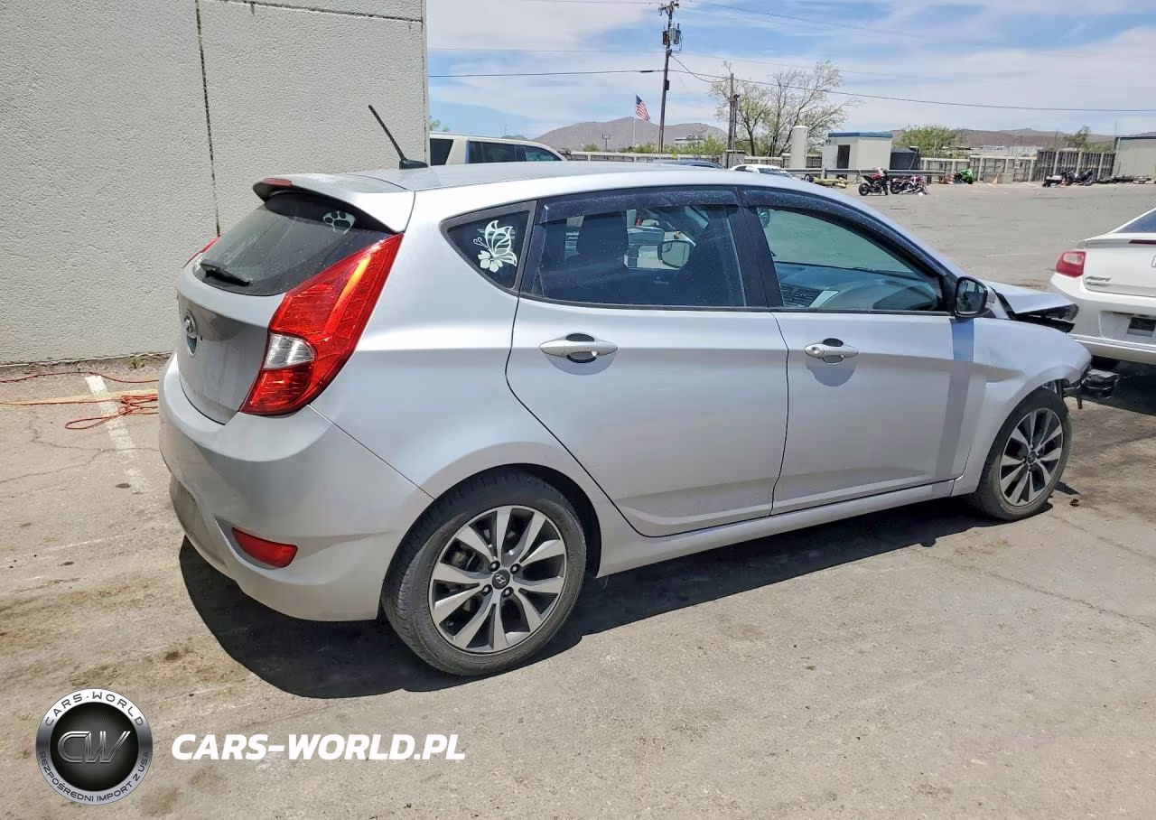 2015 Hyundai Accent Sport VIN:KMHCU5AE5FU233037 - 3