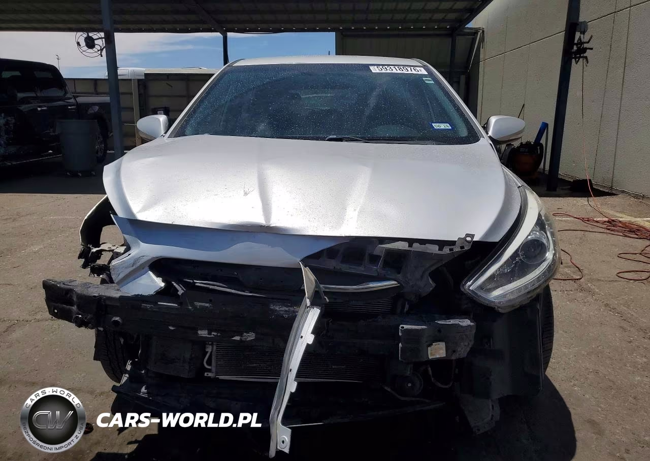 2015 Hyundai Accent Sport VIN:KMHCU5AE5FU233037 - 5