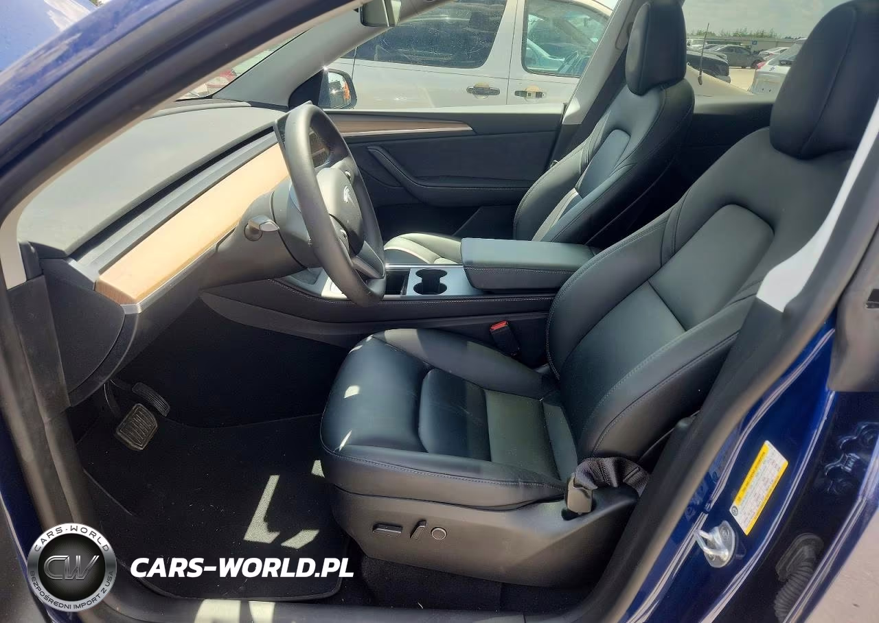 2025 Tesla Model Y VIN:7SAYGDEE8SA353715 - 7