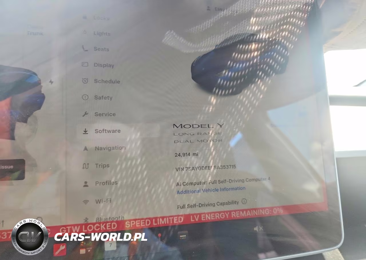 2025 Tesla Model Y VIN:7SAYGDEE8SA353715 - 9