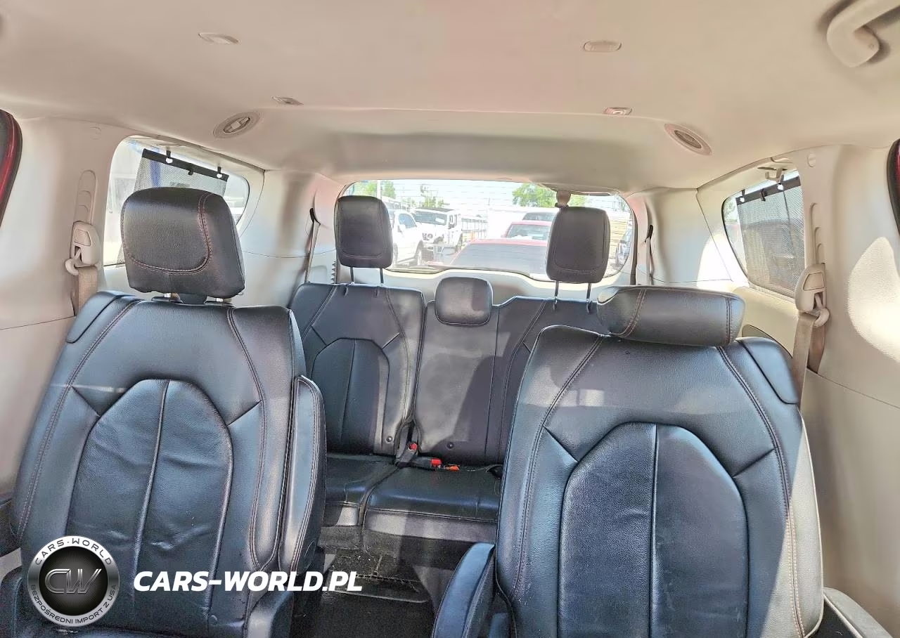 2017 Chrysler Pacifica Touring L VIN:2C4RC1BGXHR648221 - 10