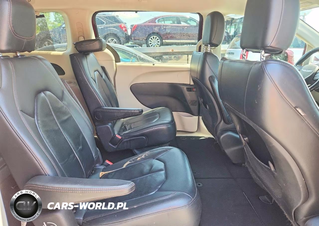 2017 Chrysler Pacifica Touring L VIN:2C4RC1BGXHR648221 - 11