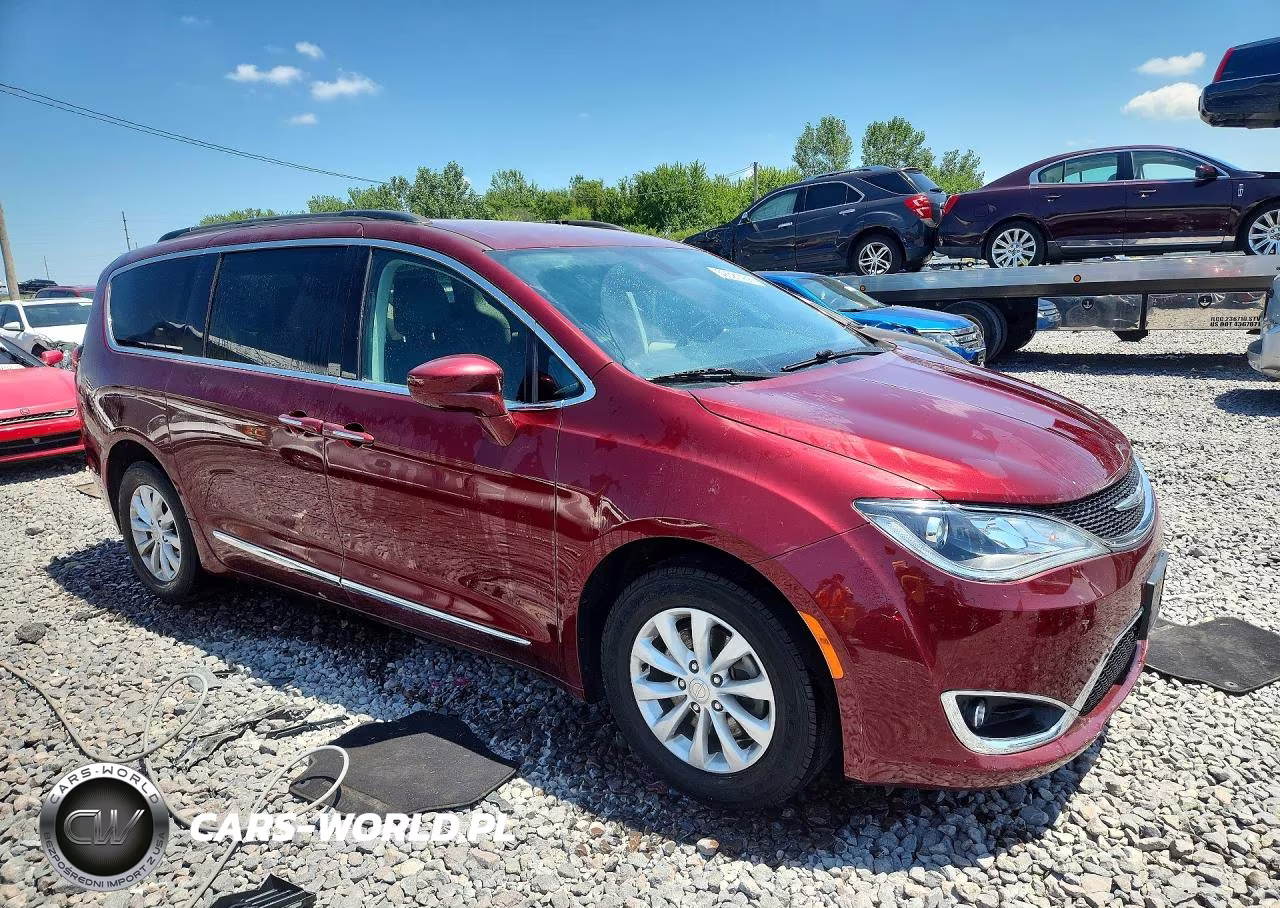 2017 Chrysler Pacifica Touring L VIN:2C4RC1BGXHR648221 - 4