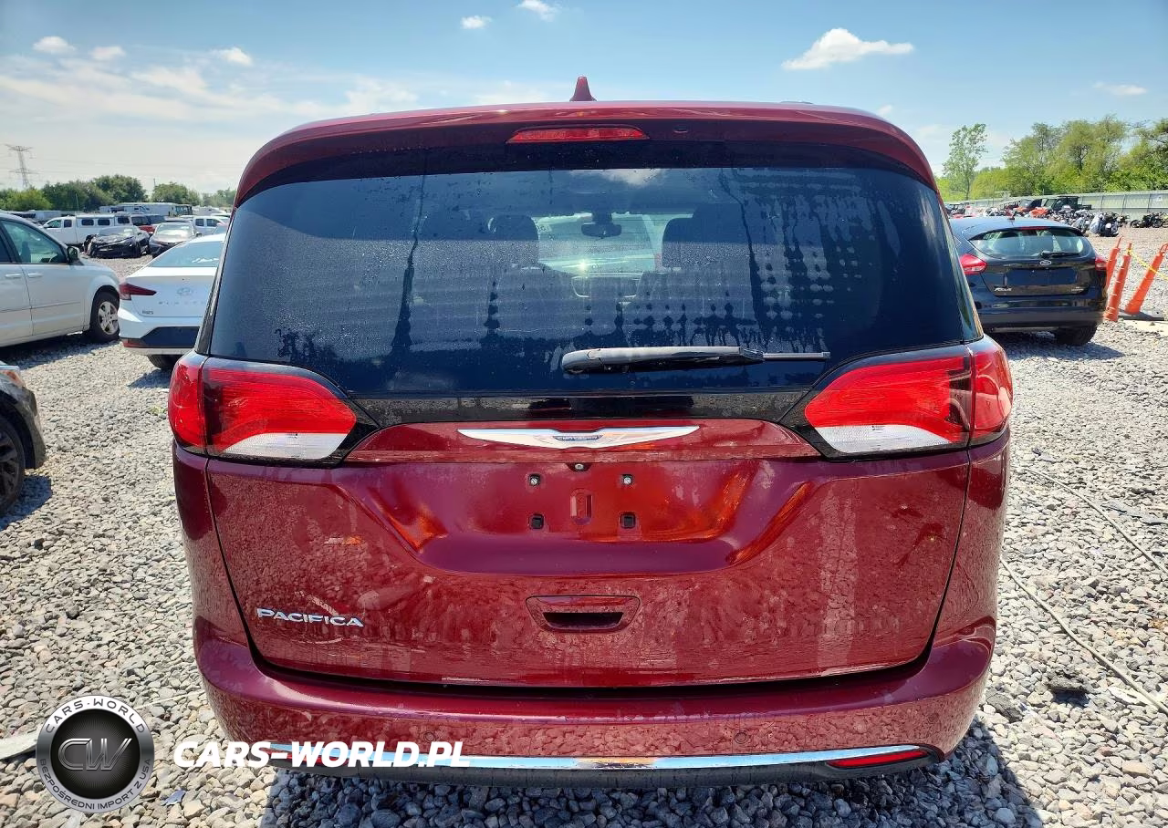 2017 Chrysler Pacifica Touring L VIN:2C4RC1BGXHR648221 - 6