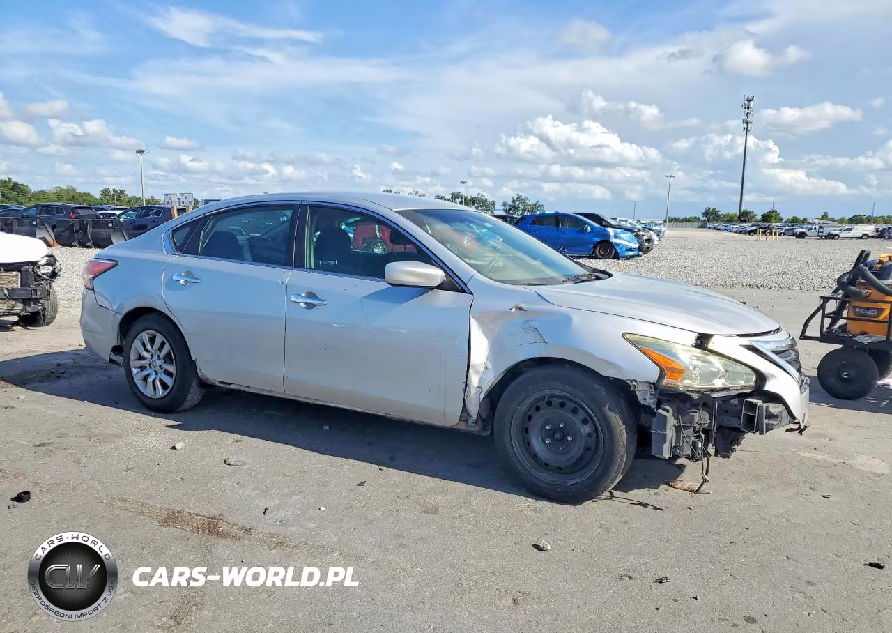 2014 Nissan Altima 2.5 S VIN:1N4AL3AP5EN360146 - 4