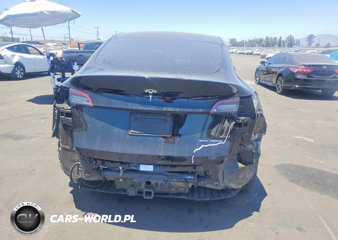 2024 Tesla Model Y VIN:7SAYGDEE4RA216247 - 6