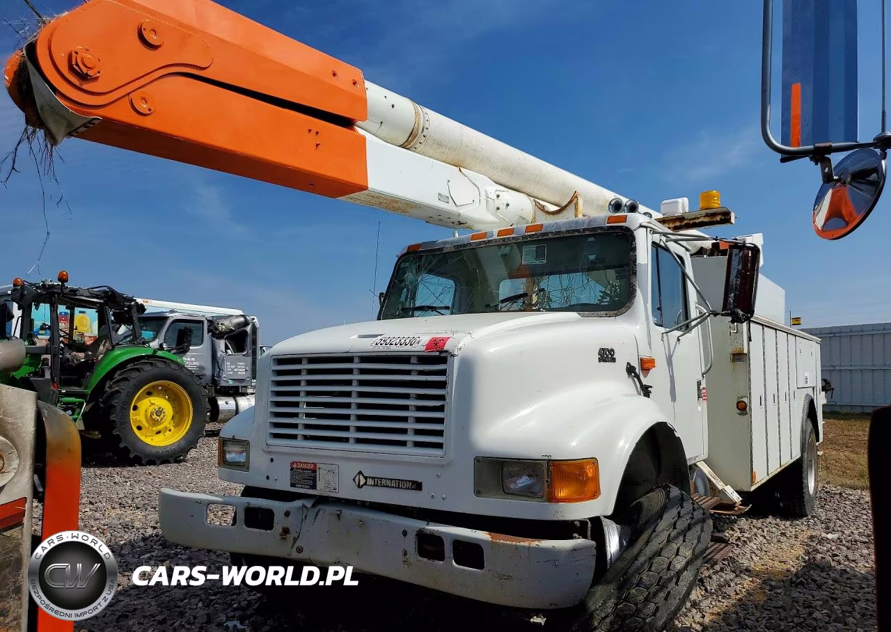 2000 International 4700 Bucket Truck