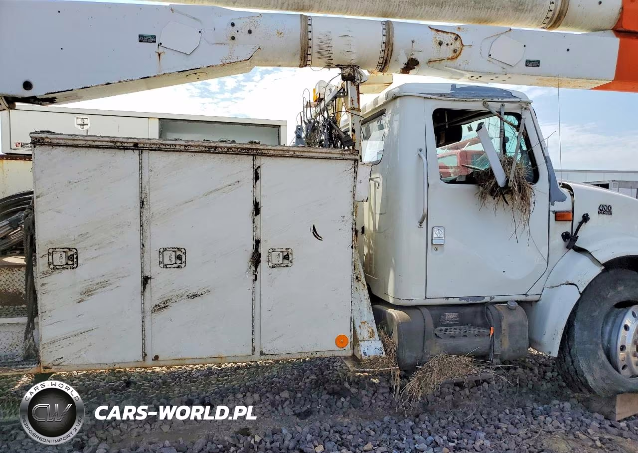 2000 International 4700 Bucket Truck VIN:1HTSCAAN4YH278206 - 12