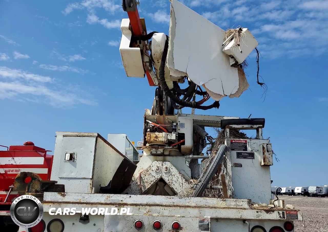 2000 International 4700 Bucket Truck VIN:1HTSCAAN4YH278206 - 6